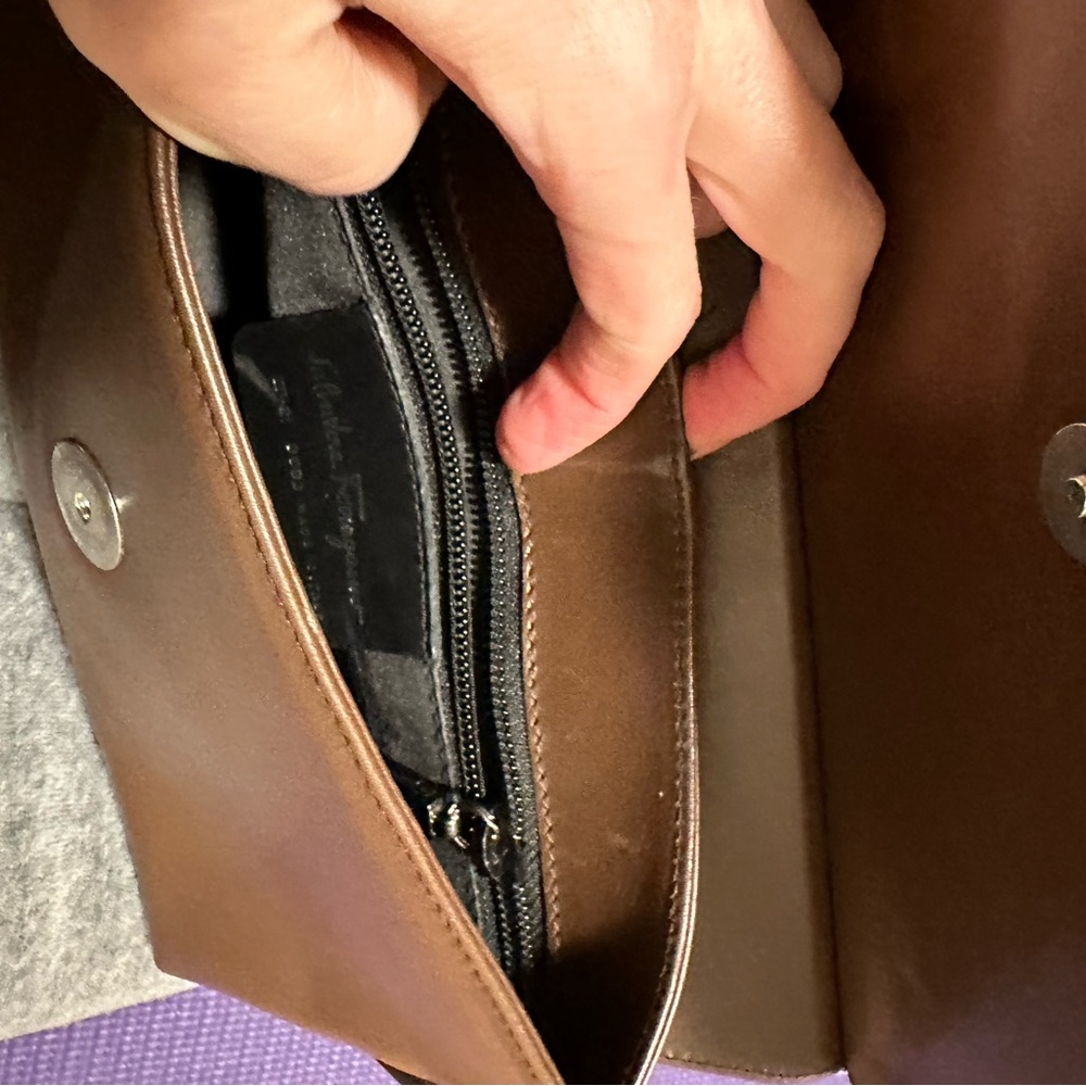 Beautiful brown Ferragamo shoulder bag - Picture 3 of 4